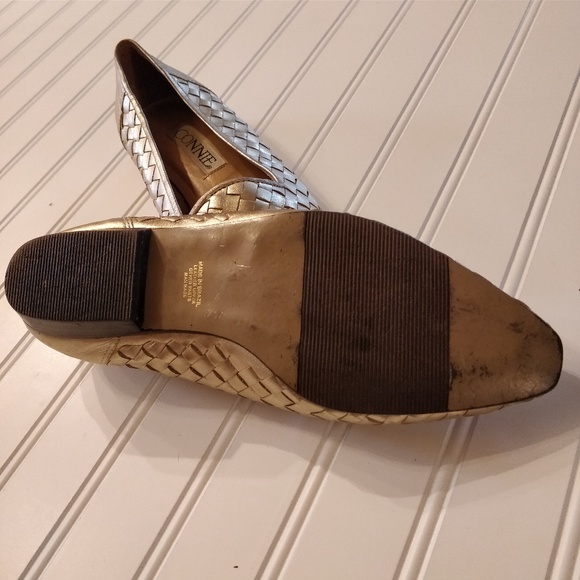 *Vintage* Connie gold woven leather flats - Picture 4 of 7